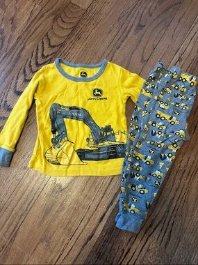 John Deere Yellow & Gray Kids Construction Pajama Set